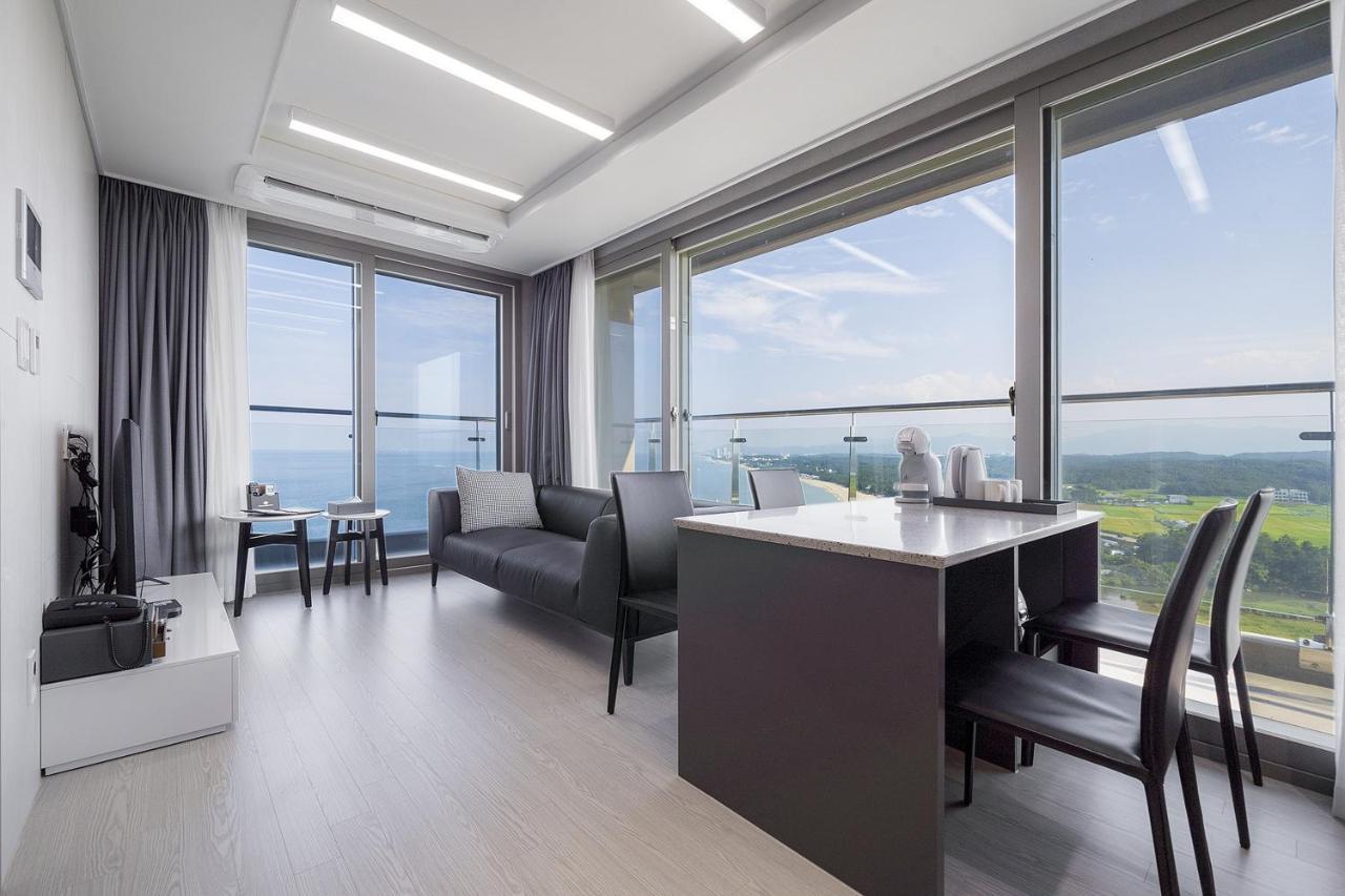 Gangneung Chonpines Ocean Suites Hotel Luaran gambar