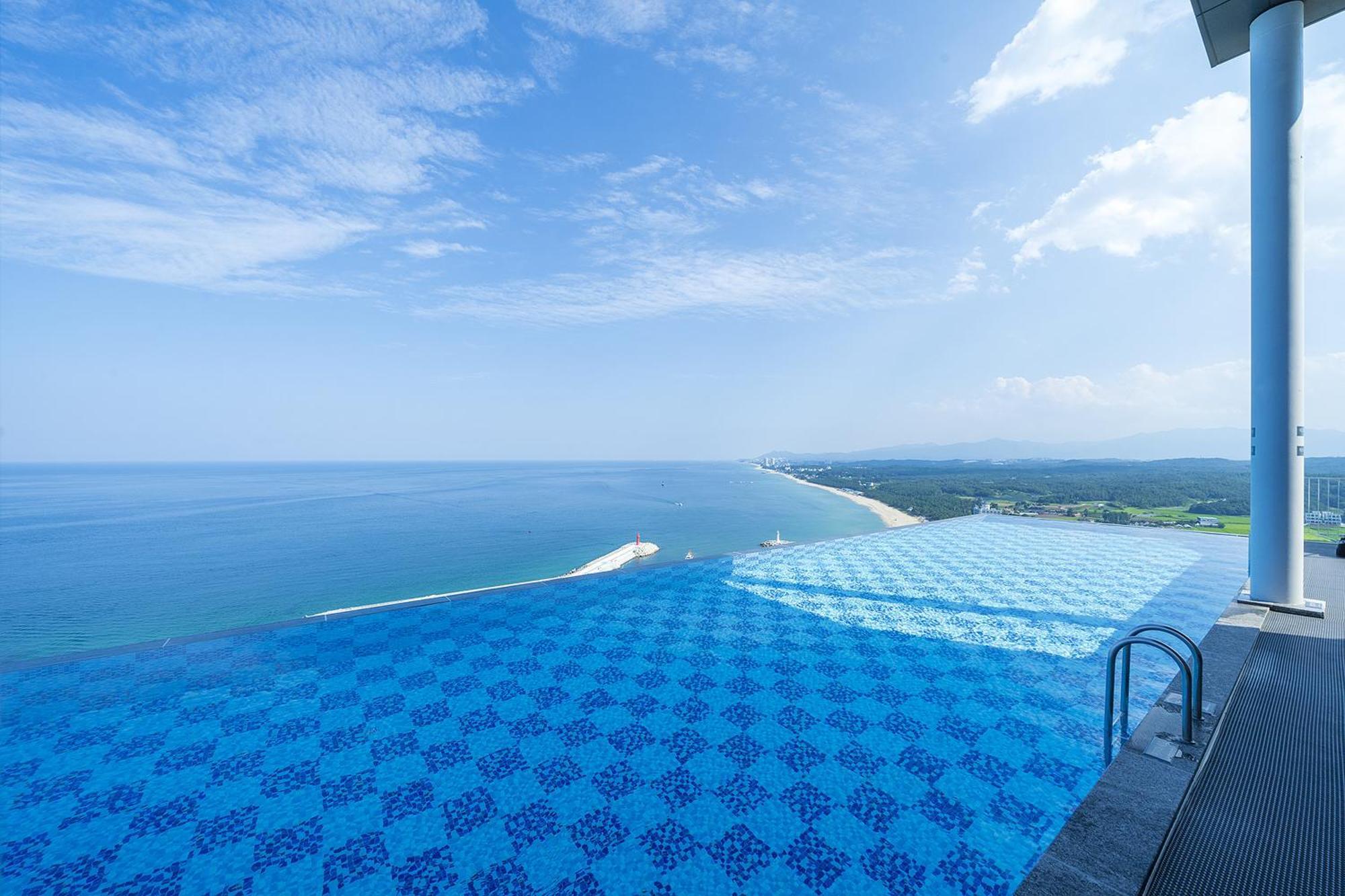 Gangneung Chonpines Ocean Suites Hotel Luaran gambar