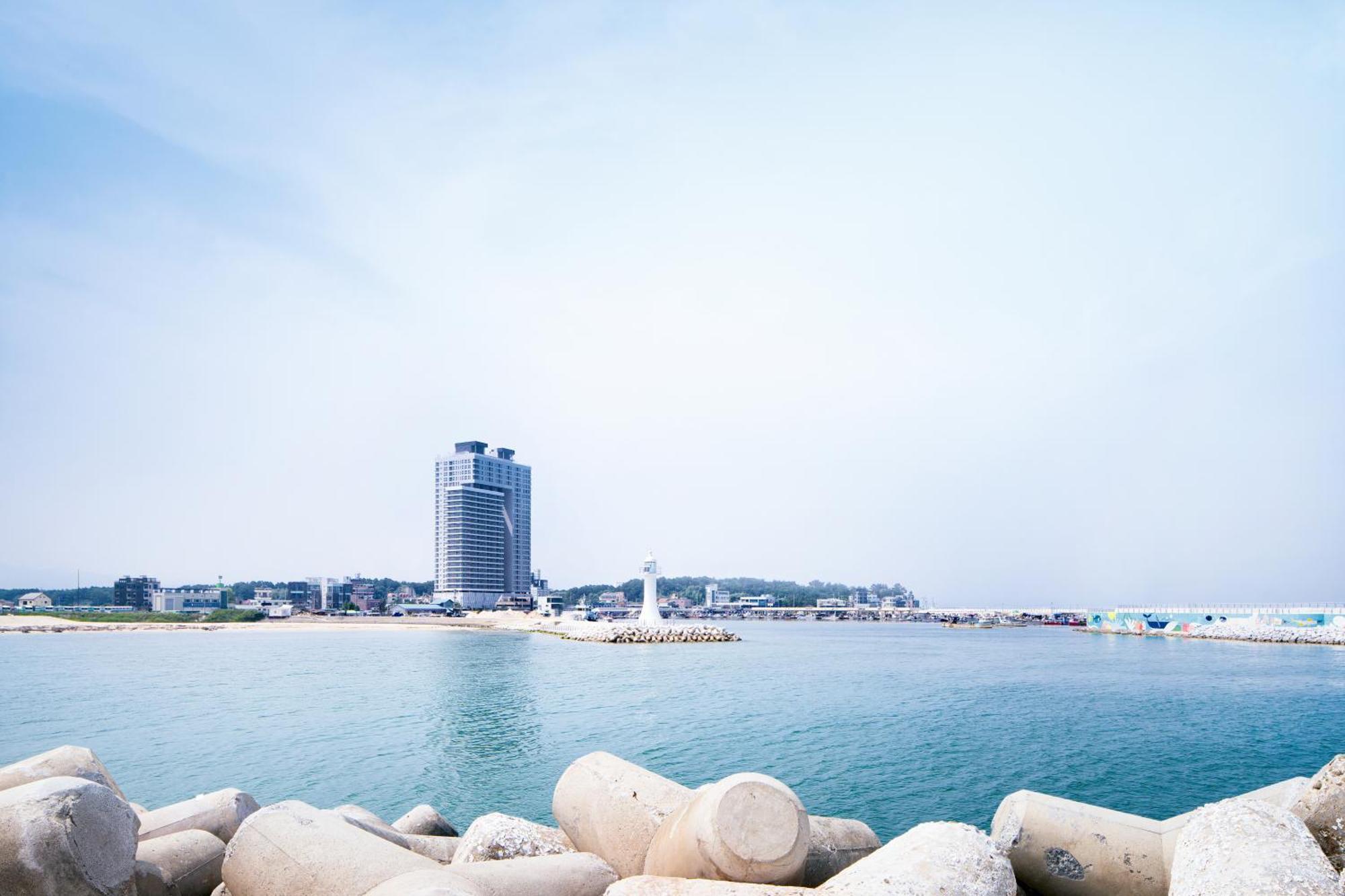 Gangneung Chonpines Ocean Suites Hotel Luaran gambar