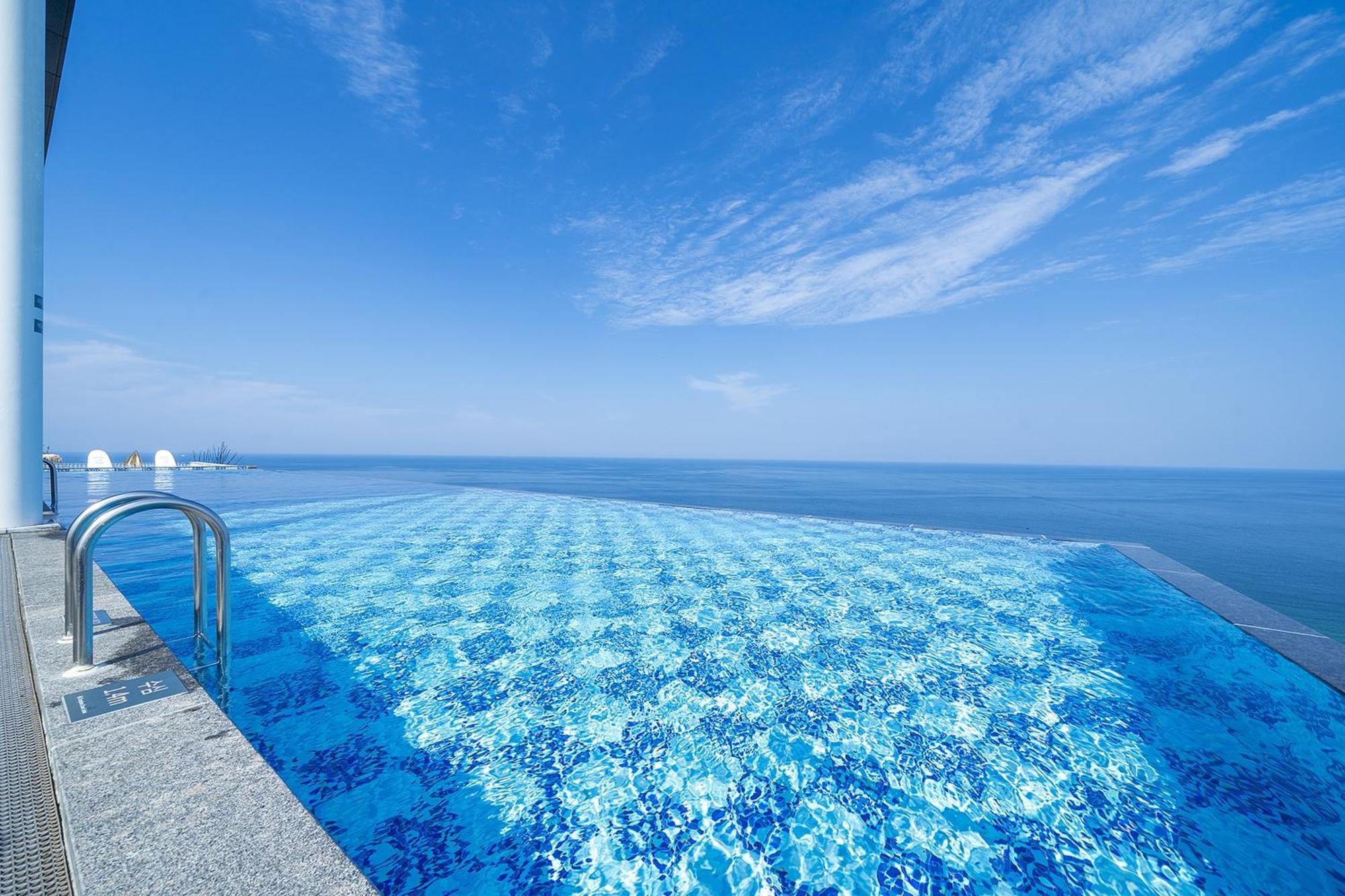 Gangneung Chonpines Ocean Suites Hotel Luaran gambar
