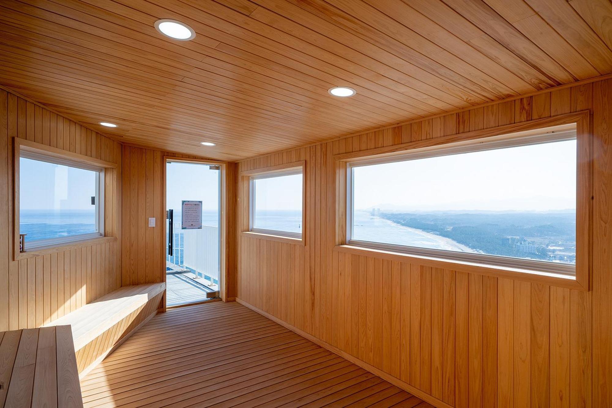 Gangneung Chonpines Ocean Suites Hotel Luaran gambar