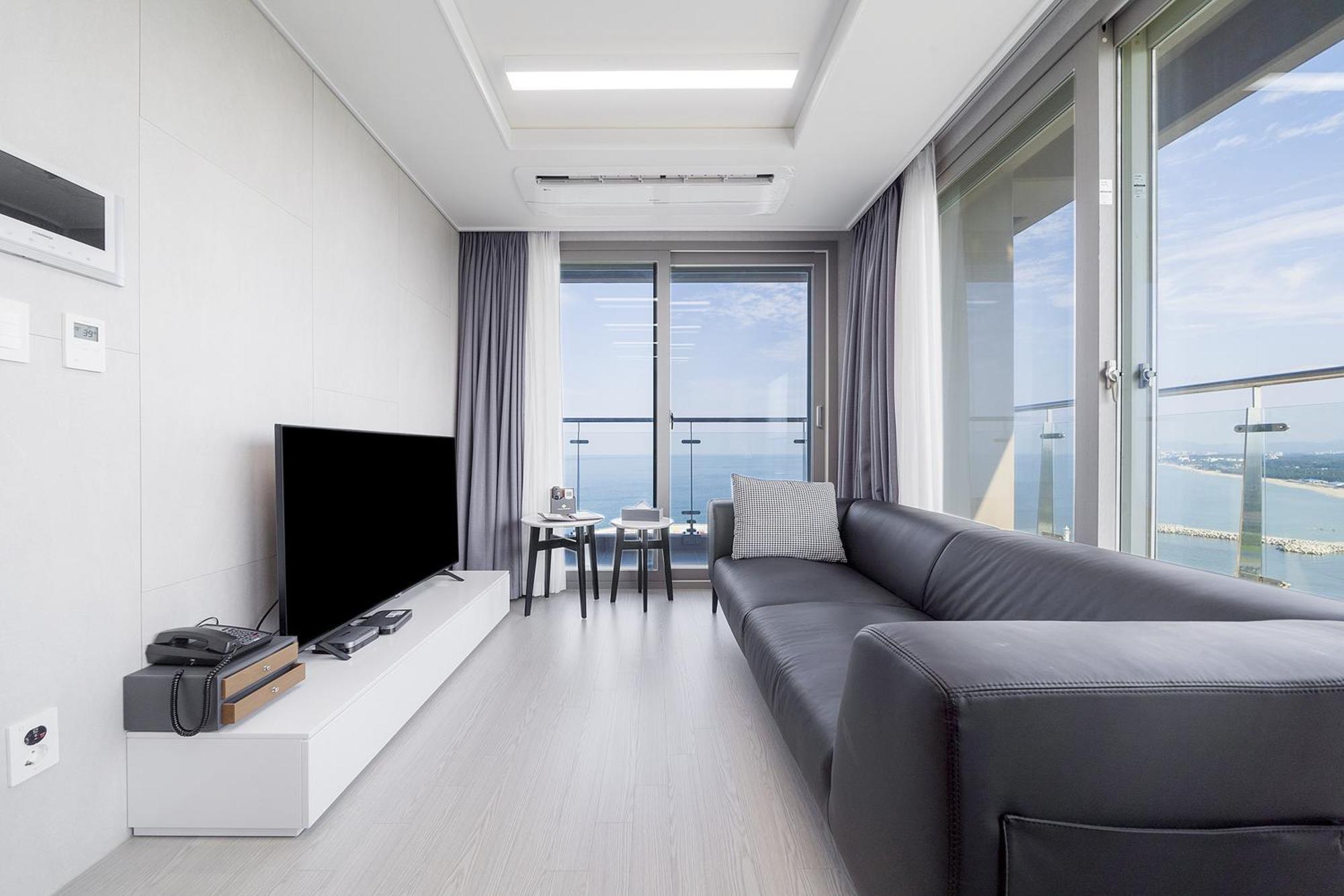 Gangneung Chonpines Ocean Suites Hotel Luaran gambar